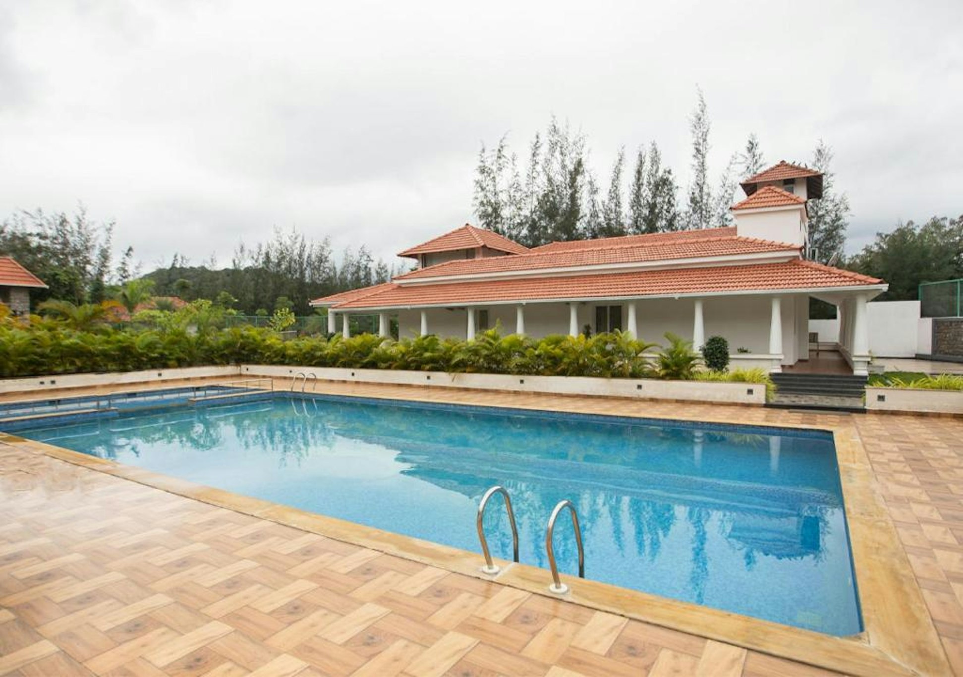 Sr Jungle Resort 1/2
