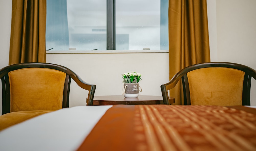 CRYSTAL CROWN HOTEL 58/62