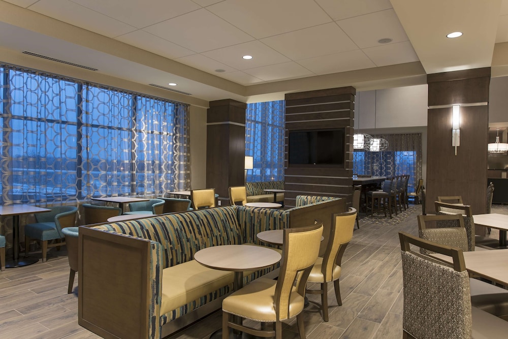 Hampton Inn and Suites Grand Rapids Downtown 48/61