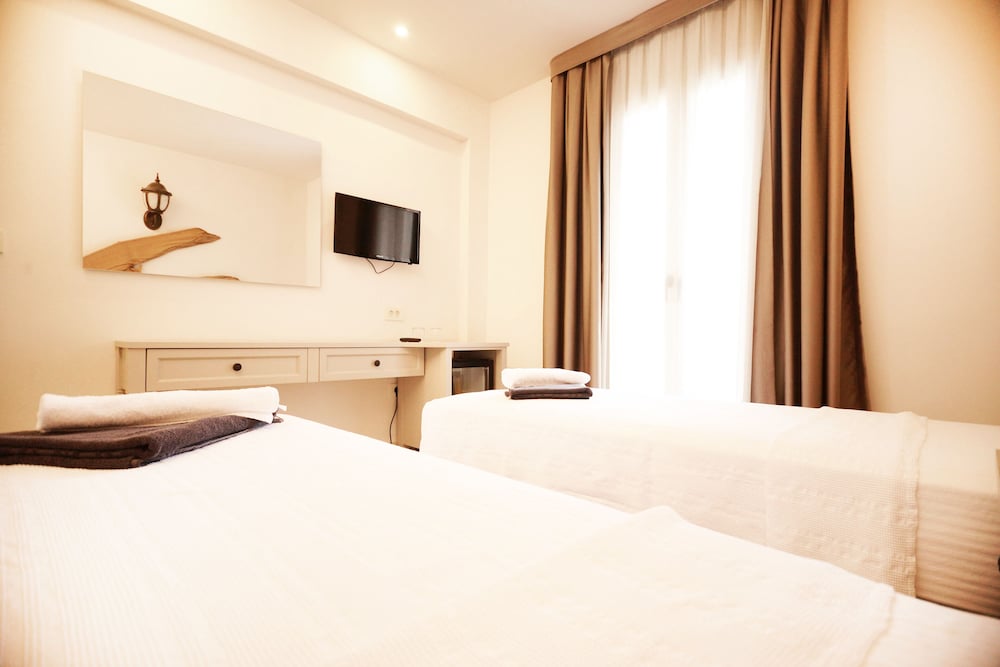 STANDARD, TWIN BEDS, GARDEN VIEW