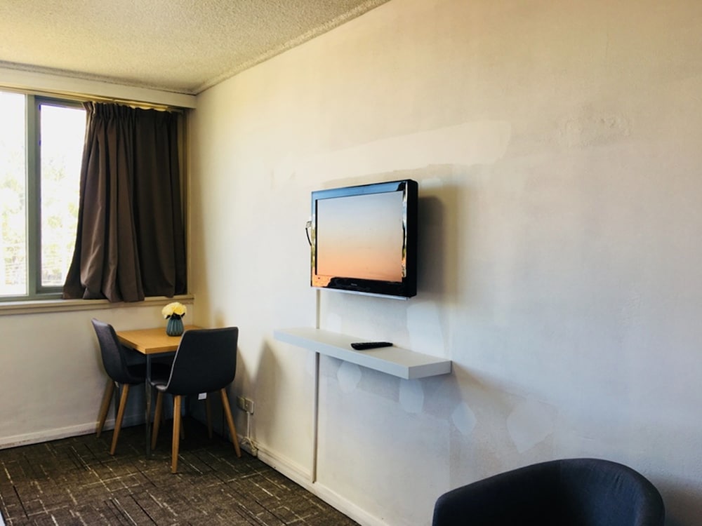 Parkdale Motor Inn 42/45