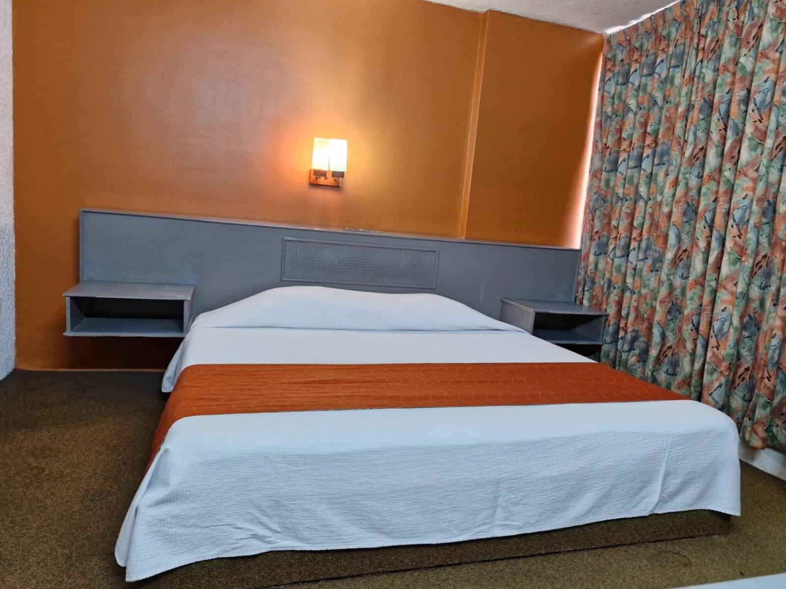 Hotel Parador Del Rio 24/95