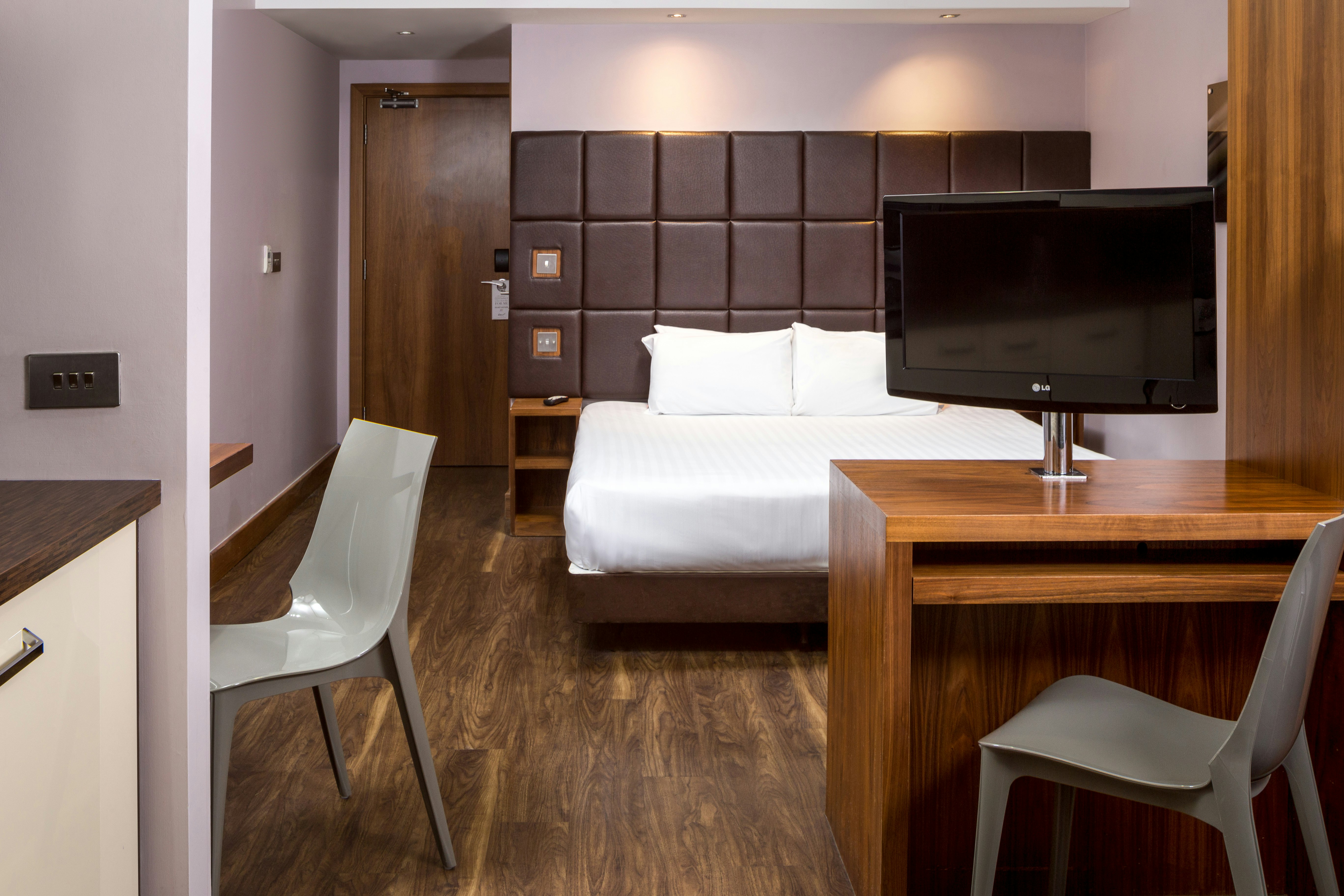 Roomzzz Leeds City Centre 9/21