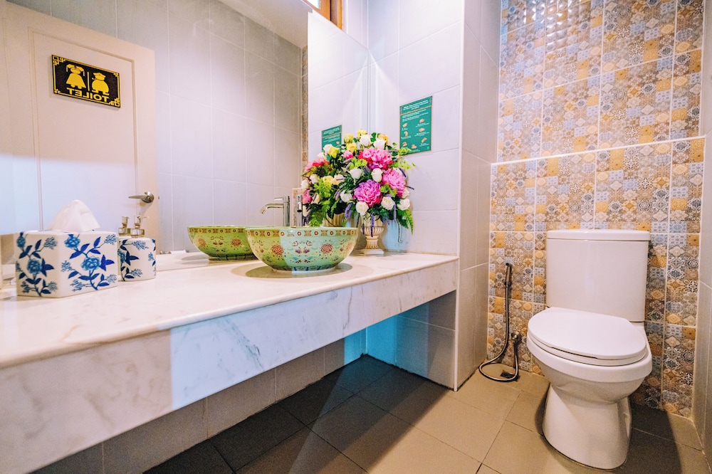 O Nya Phuket Hotel 70/70