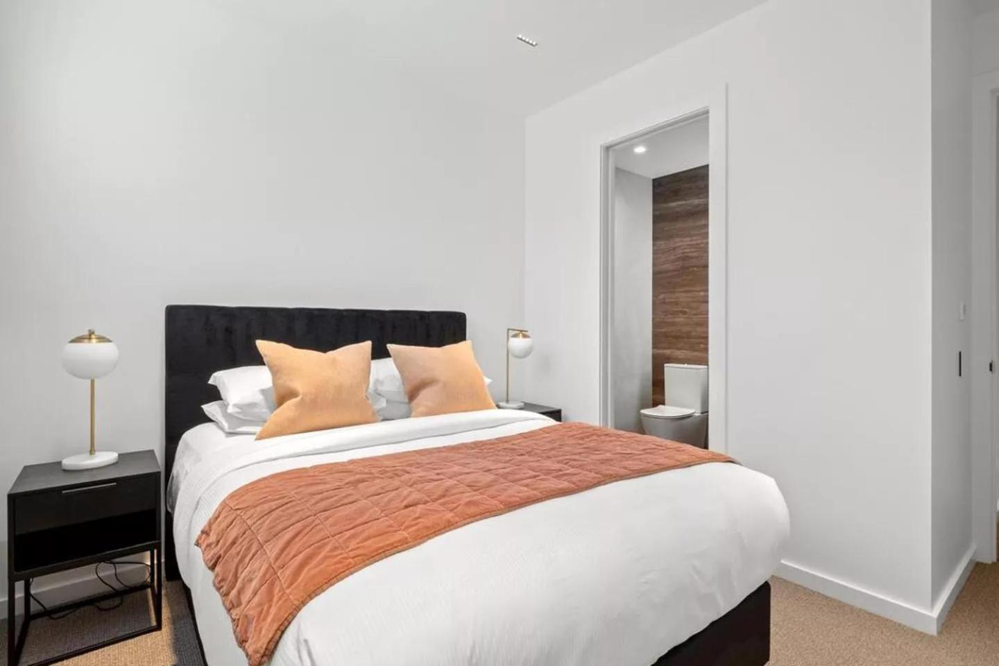 4 Bedrooms, House