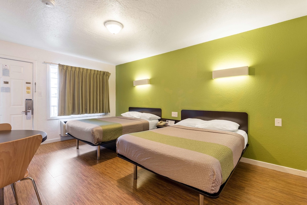 Motel6 San Rafael, CA 12/38