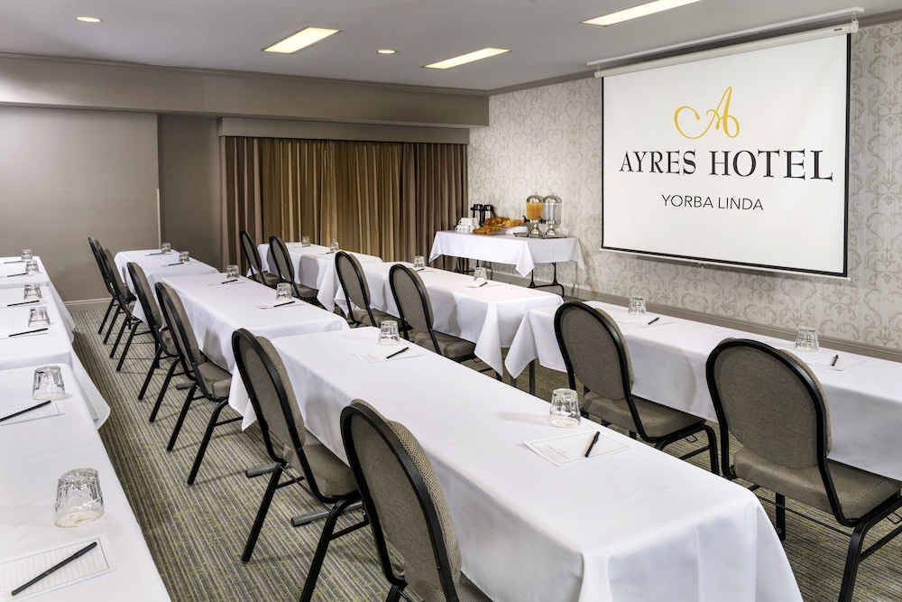 Ayres Suites Yorba Linda Anaheim Hills 37/43