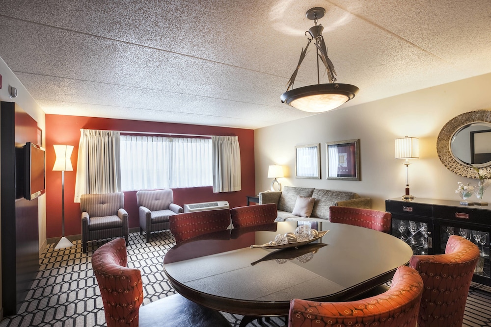 Delta Hotels By Marriott Fargo 34/53