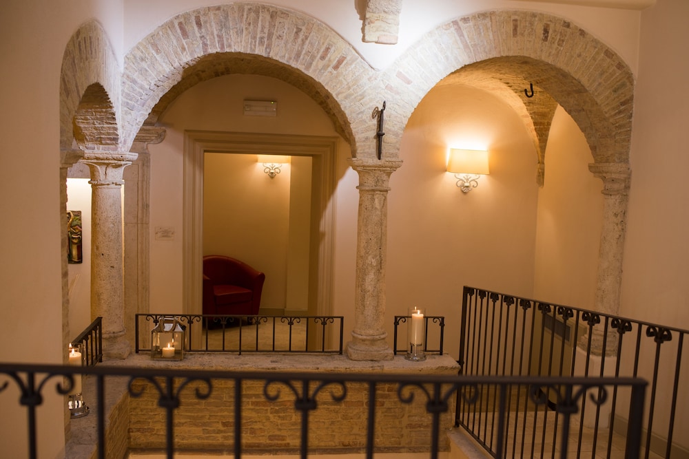 Palazzo Dei Mercanti 6/50