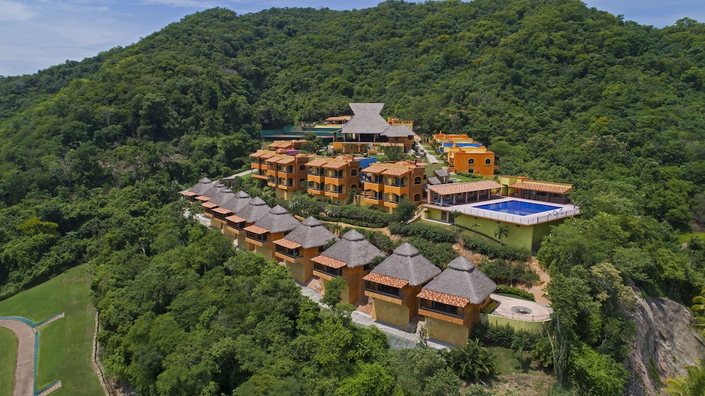 El Corazon Resort 41/48