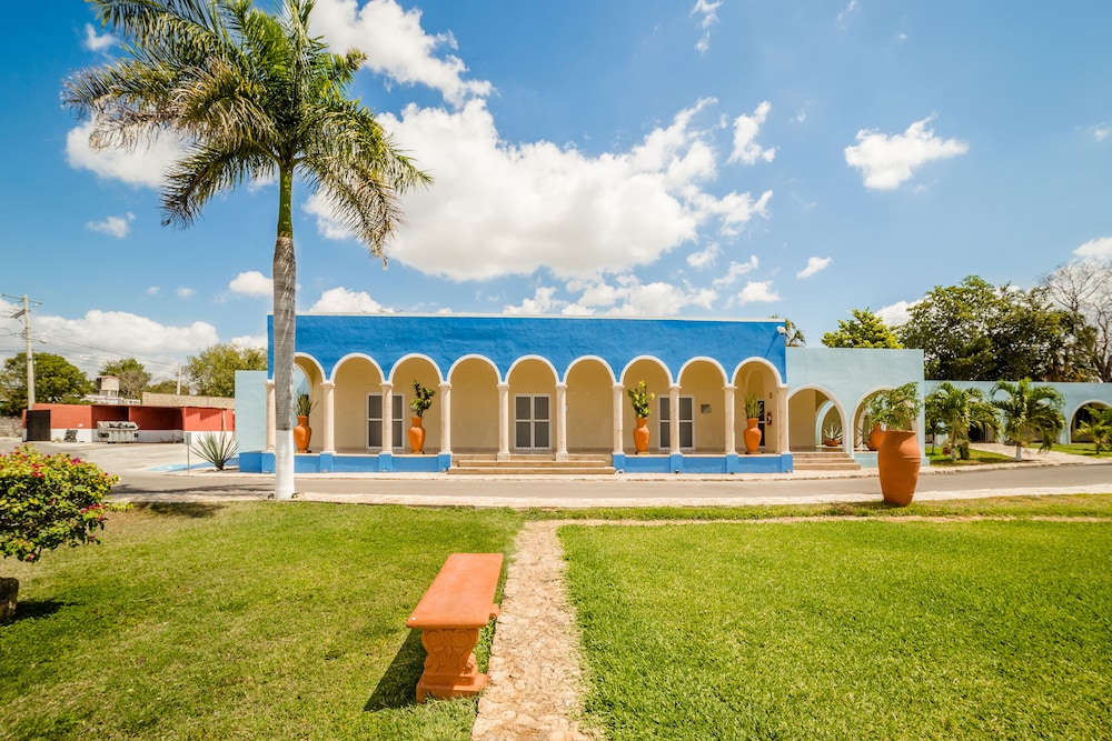 Hacienda Inn Aeropuerto 69/72