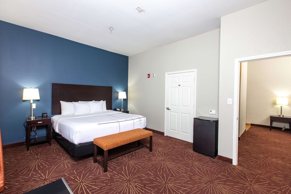 La Quinta Inn & Suites by Wyndham Houston East at Normandy 23/63
