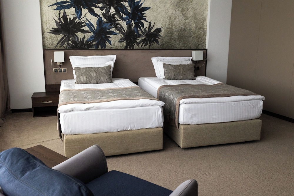 DELUXE, TWIN BEDS, SEA VIEW