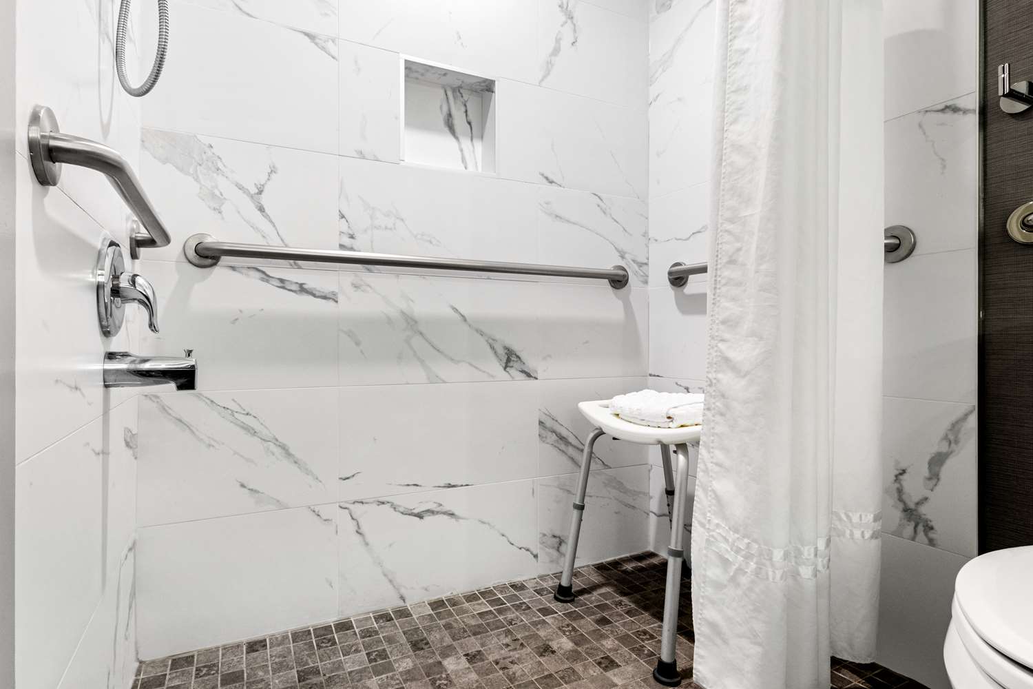 Best Western Premier Calgary Plaza Hotel and Conference Centre 65/65