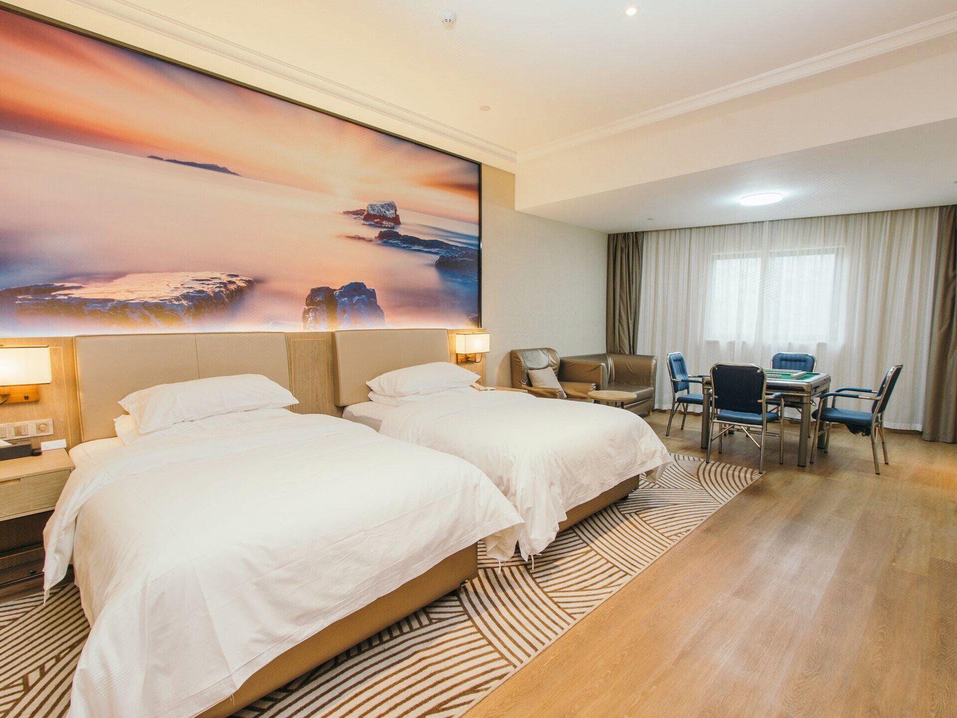 Vienna Hotel (Nanjing Maigao Bridge Subway Station Branch) 12/21