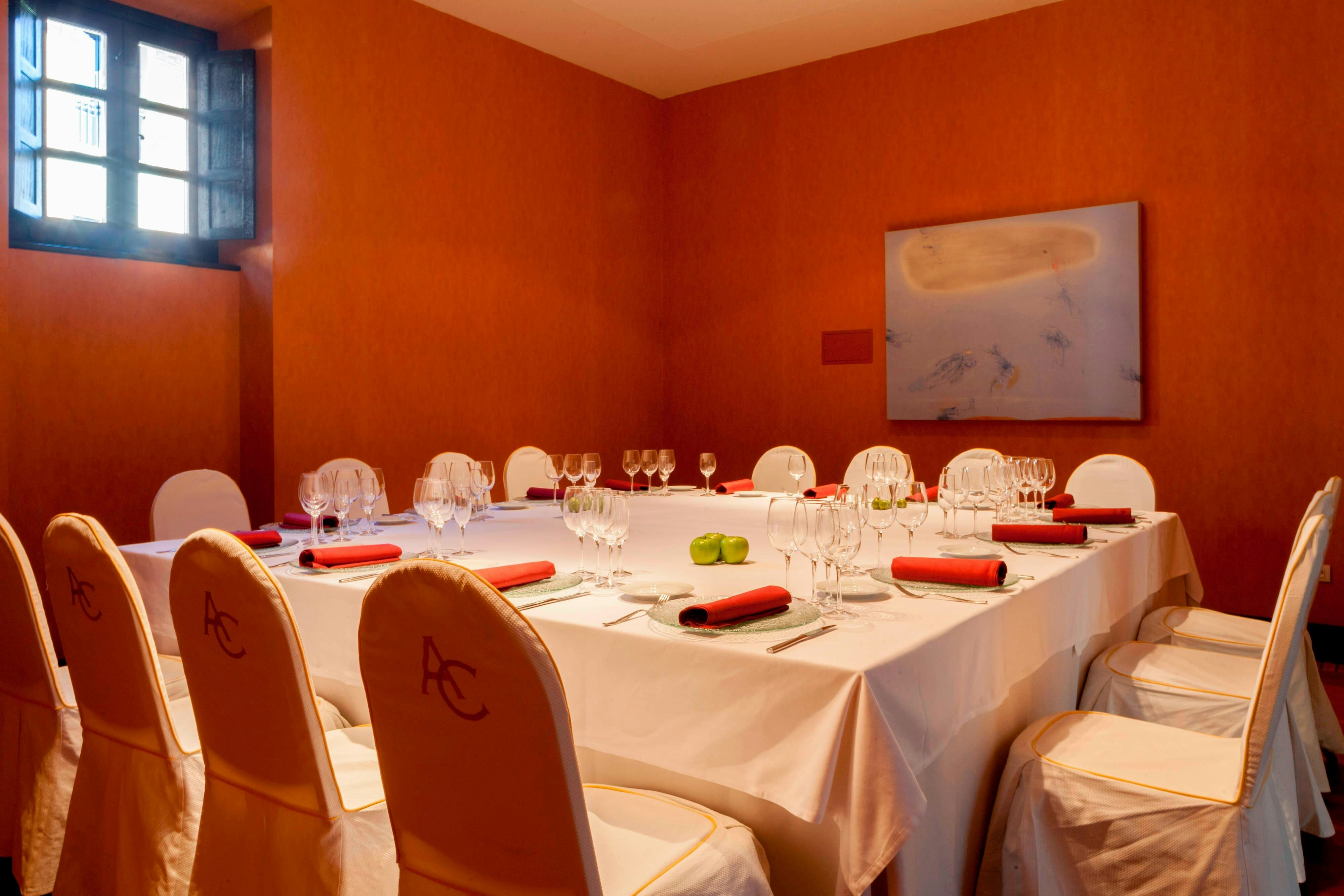 Ac Hotel Palacio de Santa Ana 26/32