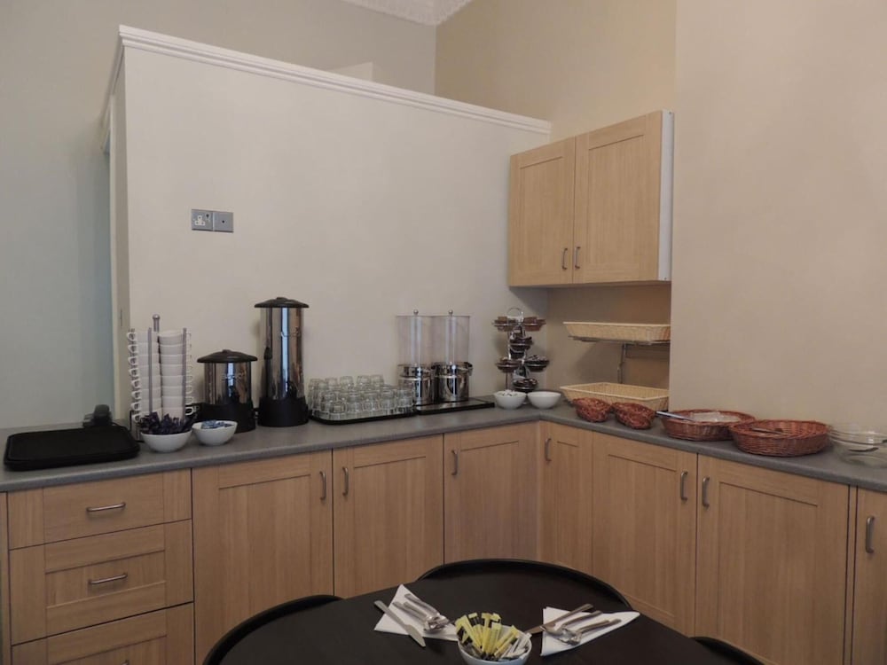 Hyde Park Boutique Hotel 38/44