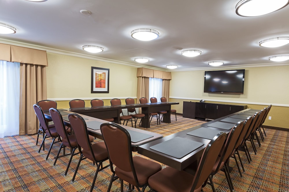 Holiday Inn Express Hotel Suites Ft Lauderdale N Exec Airport 59/76