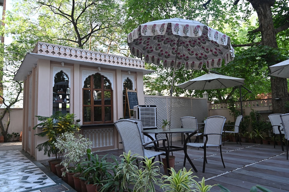 Om Niwas Suite Hotel 2/67