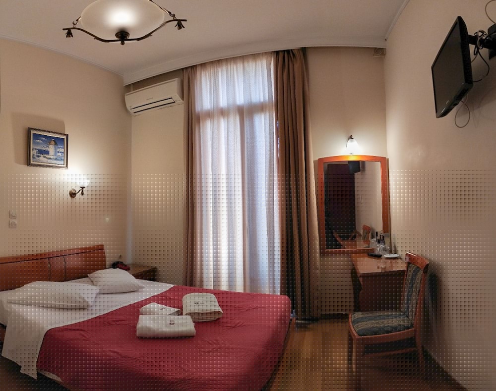 Cecil Hotel 44/70