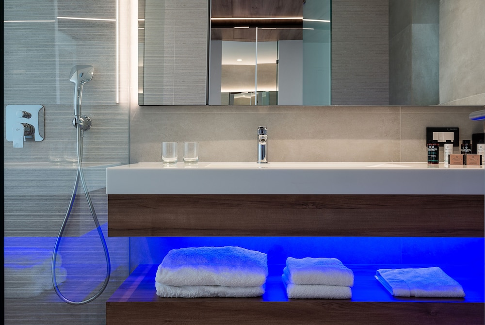 غرفة كلاسيكية بسريرين منفصلين بإطلالة على المسبح، Euphoria Resort 5/7