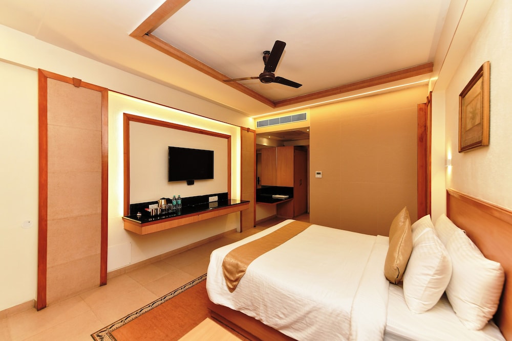 HOTEL ROOPA 30/63
