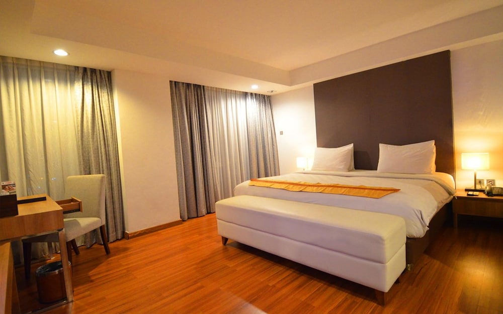 Arch Hotel 13/45
