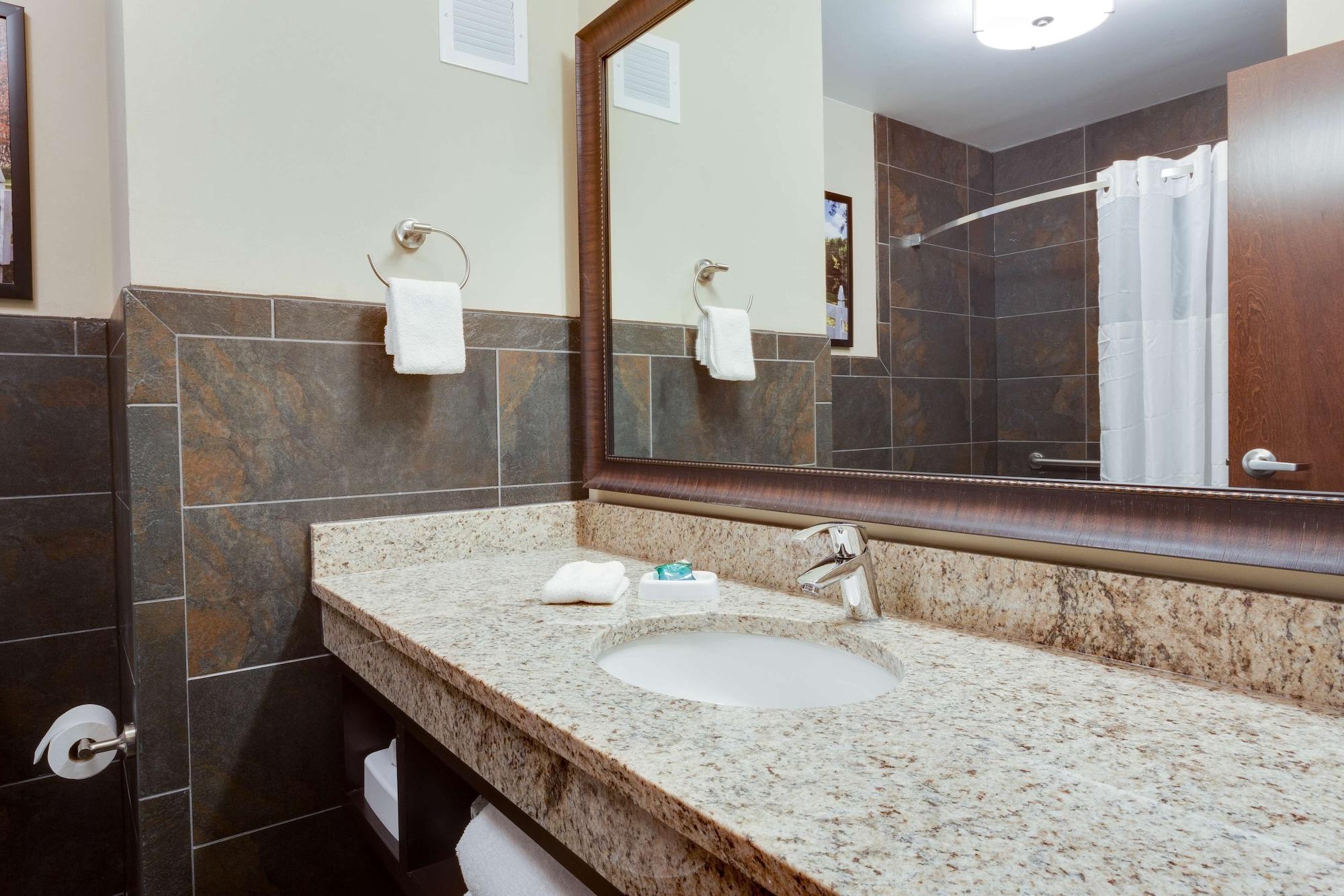 2 Rooms, Suite, Multiple Beds, Sofa، Drury Inn & Suites Dallas Frisco 3/3