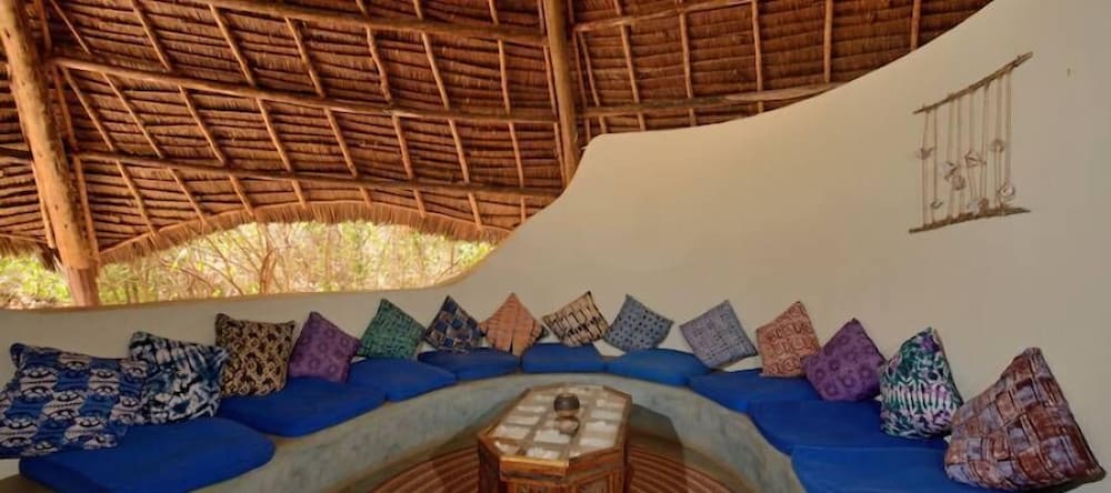 Unguja Lodge 24/50