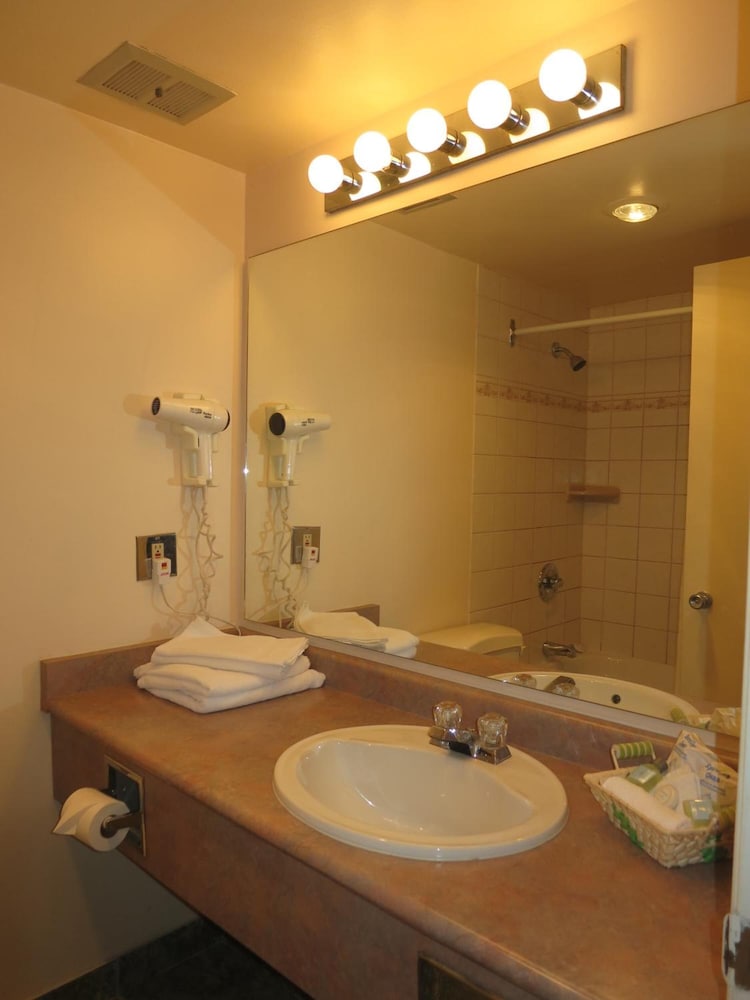 Tropicana Suite Hotel 28/29
