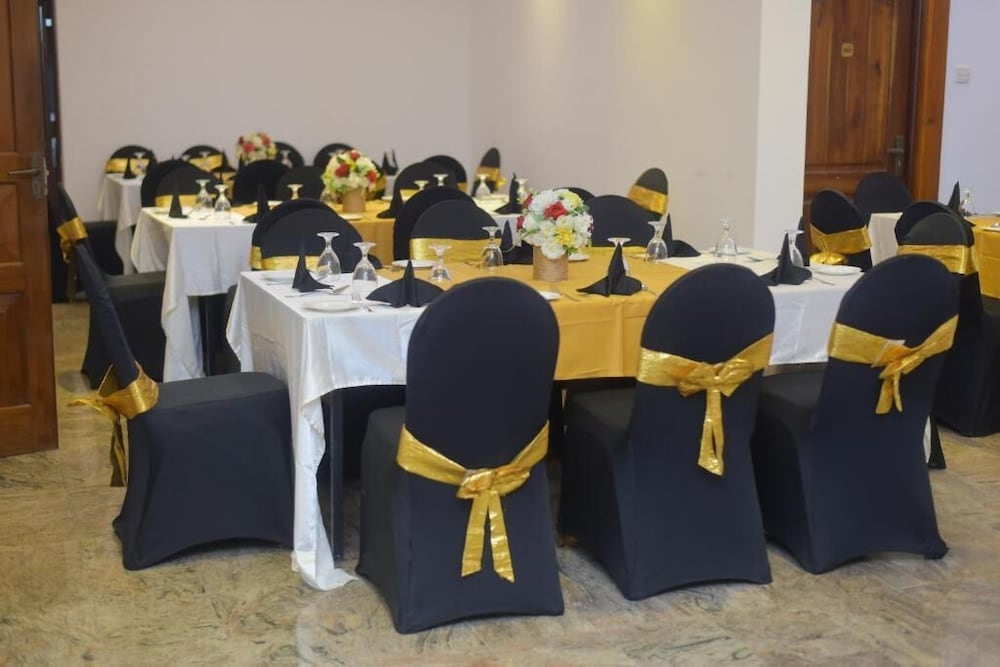Capital Regency Hotel 40/44