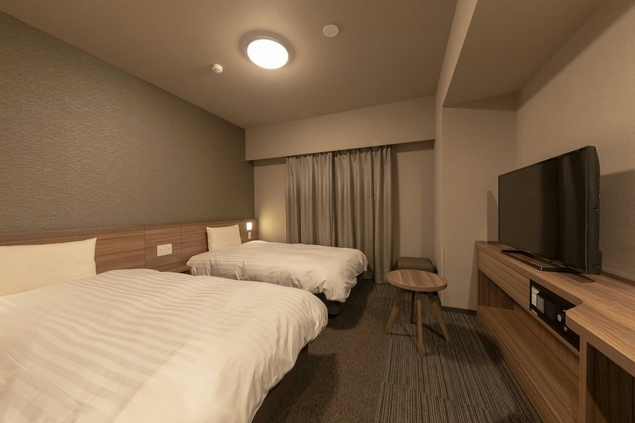 ROOM, TWIN BEDS