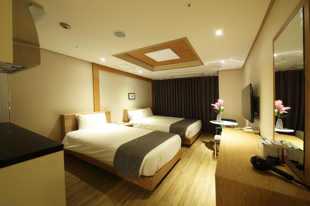 The Hotel Yeong Jong 24/50
