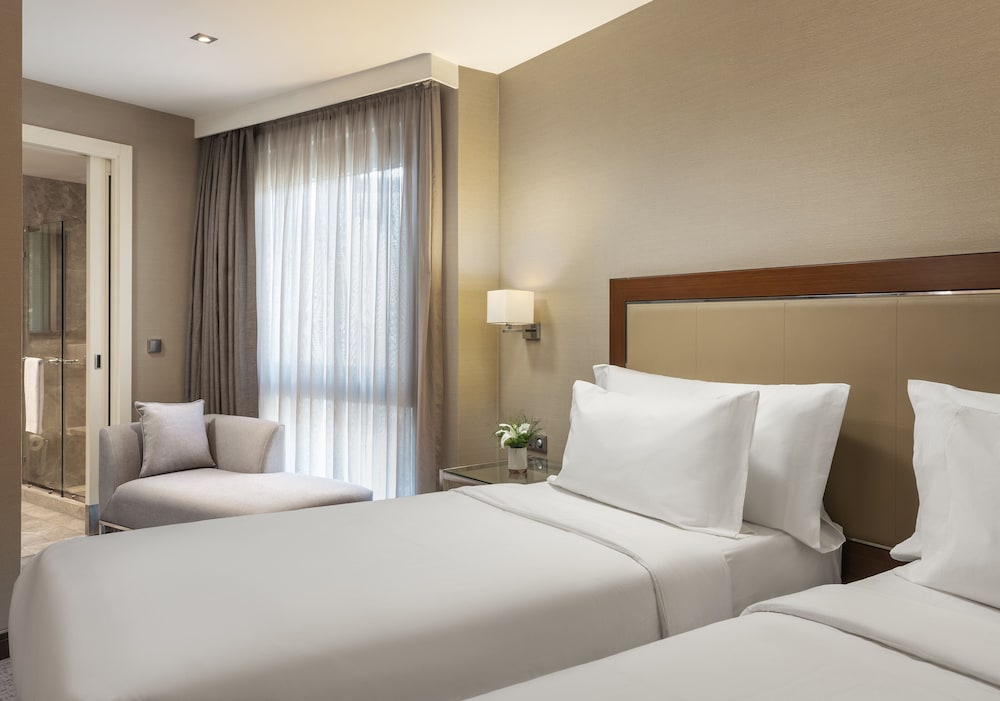 DOUBLE ROOM