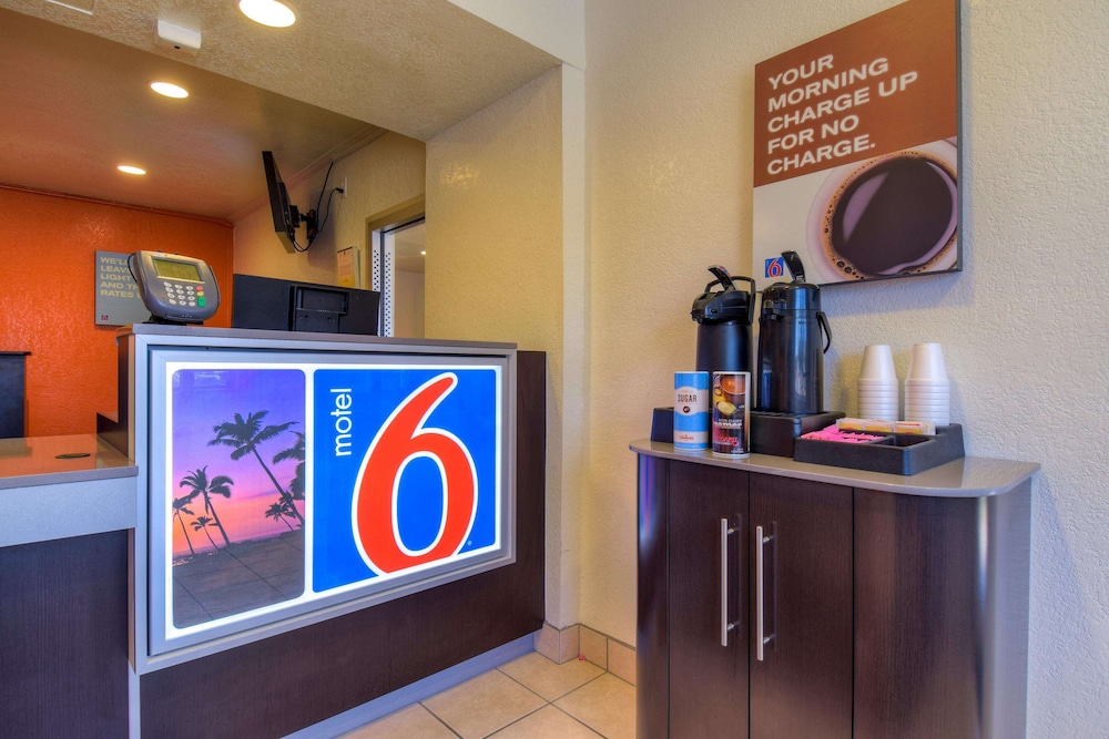 Motel6 Jurupa Valley, CA - Riverside West 16/44
