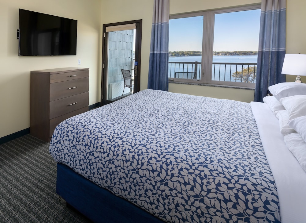 Room, King Bed, Lake Front
