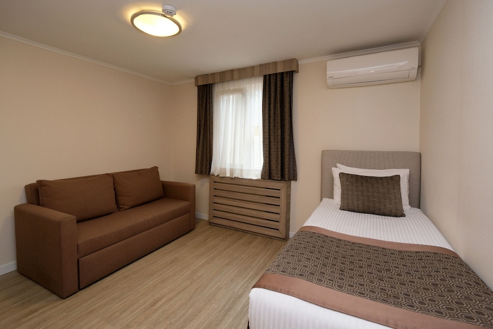 Pera Arya Hotel 51/71