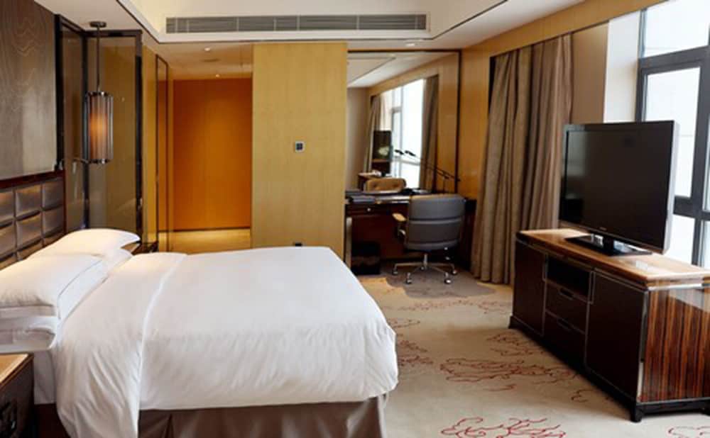 Hilton Zhongshan Downtown 38/74