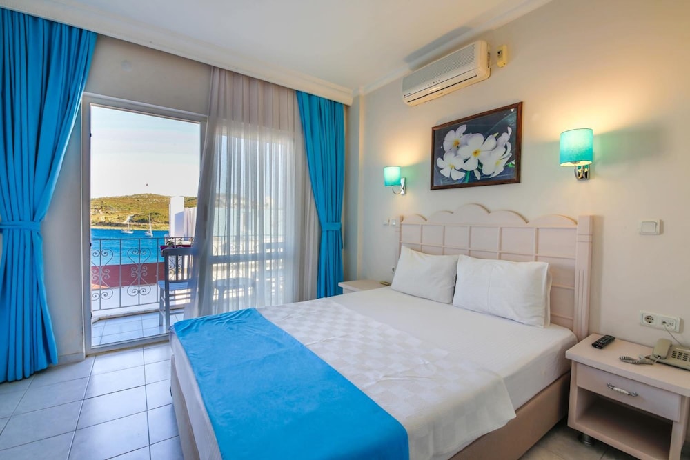 Bora Hotel 11/49