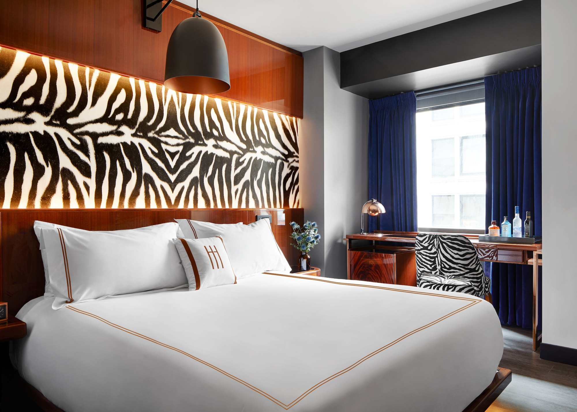 ROOM, KING BED, EMPIRE BUILDING VIEW, ACCESSIBLE