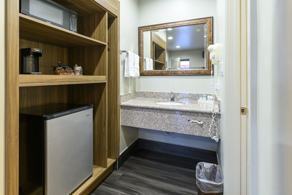 Hyland Motel 18/30
