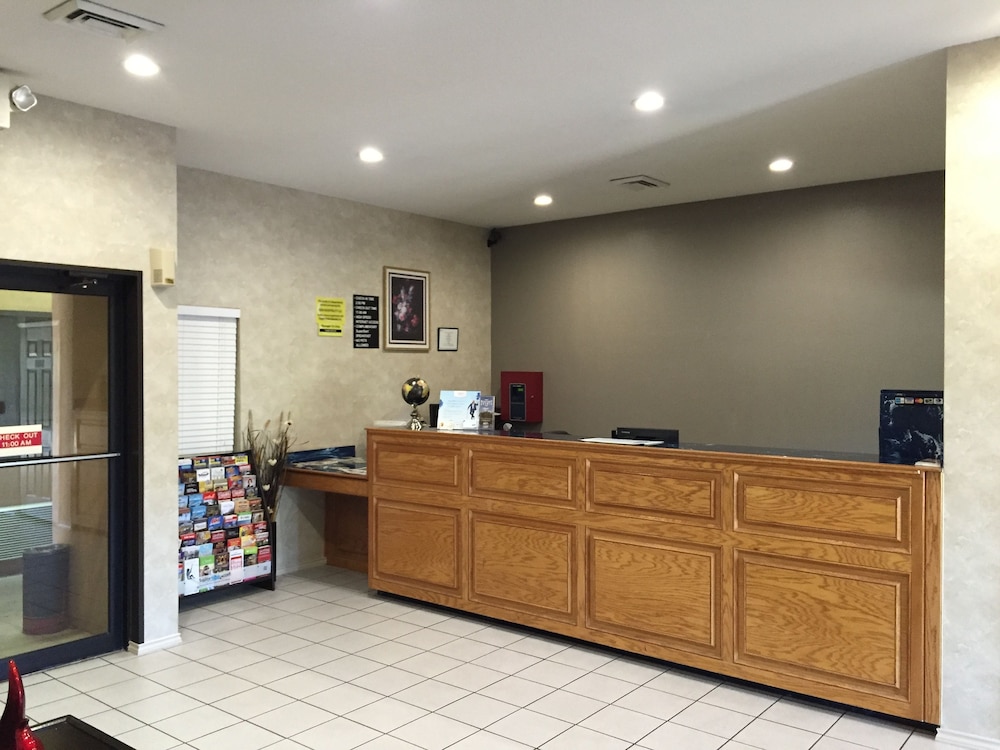 Super 8 by Wyndham Bastrop TX 5/17
