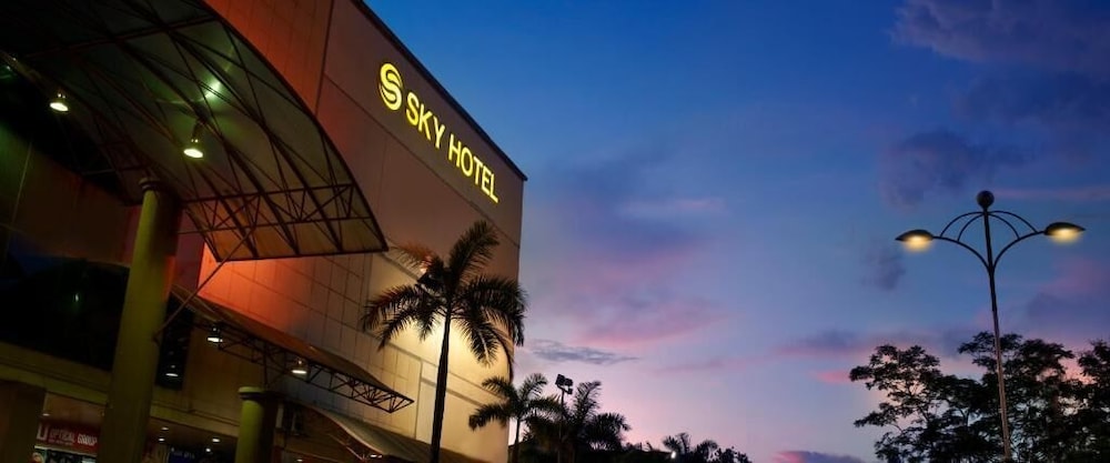 Sky Hotel Selayang 1/24