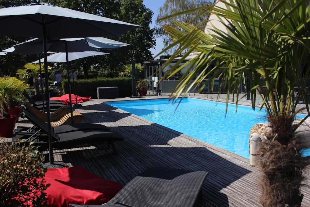 LES TERRASSES DE SAUMUR HOTEL & SPA 72/78