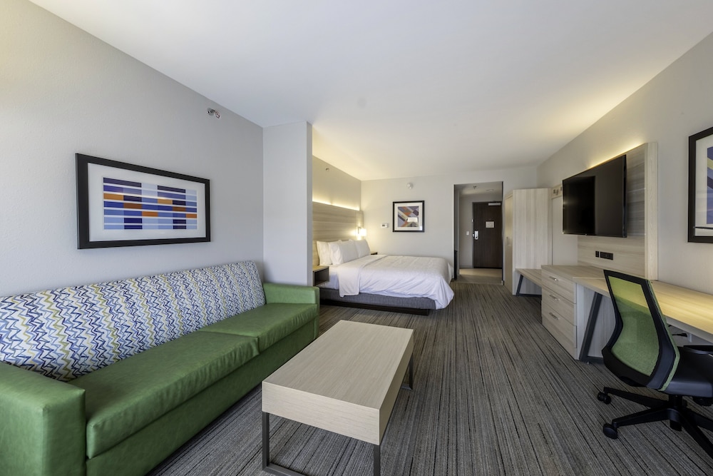 Holiday Inn Express Suites Staunton 45/75