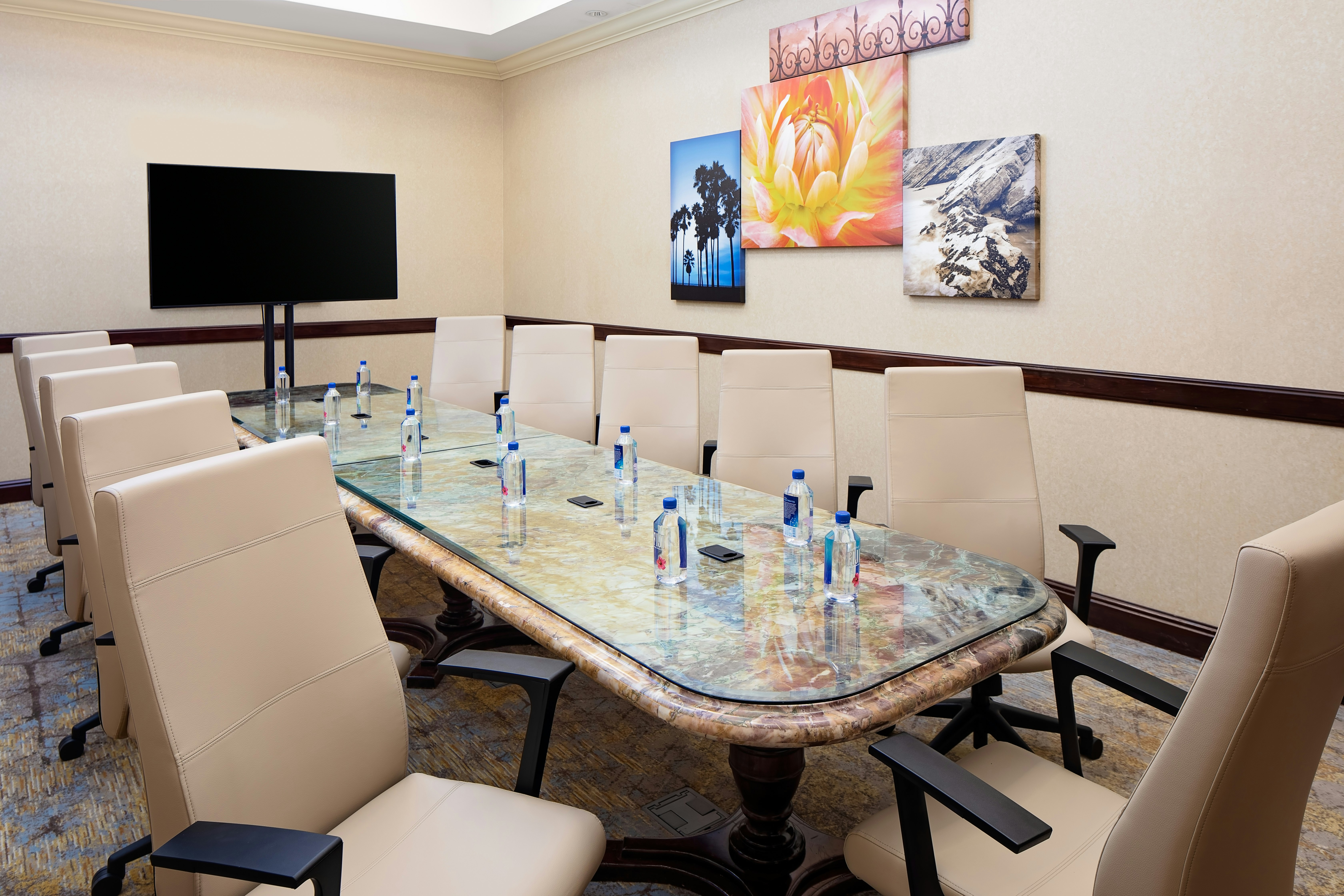 Hotel Zessa Orange County Airport, a DoubleTree by Hilton 47/59