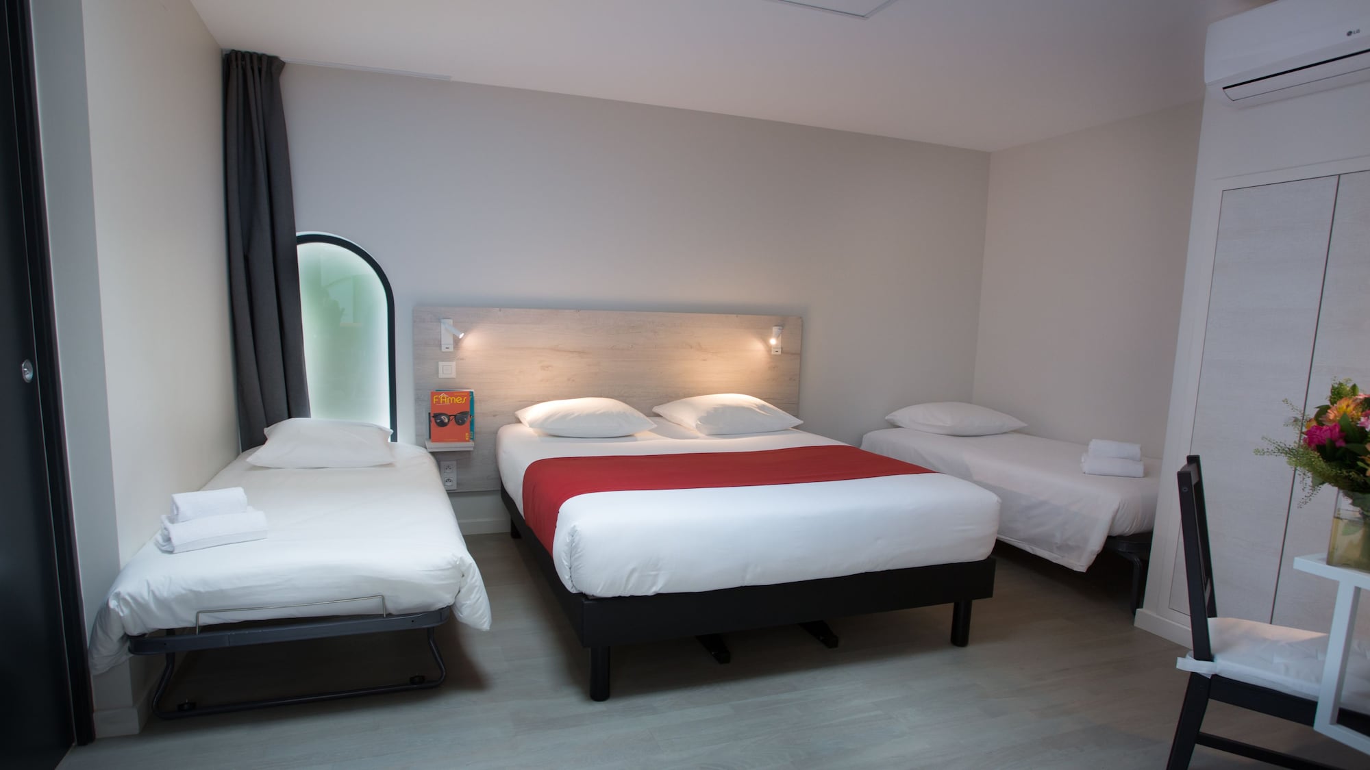 ROOM, QUADRUPLE