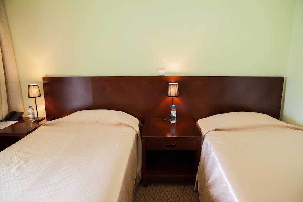 Gorillas Volcanoes Hotel 16/40