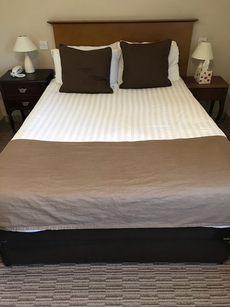 Deddington Arms 28/34