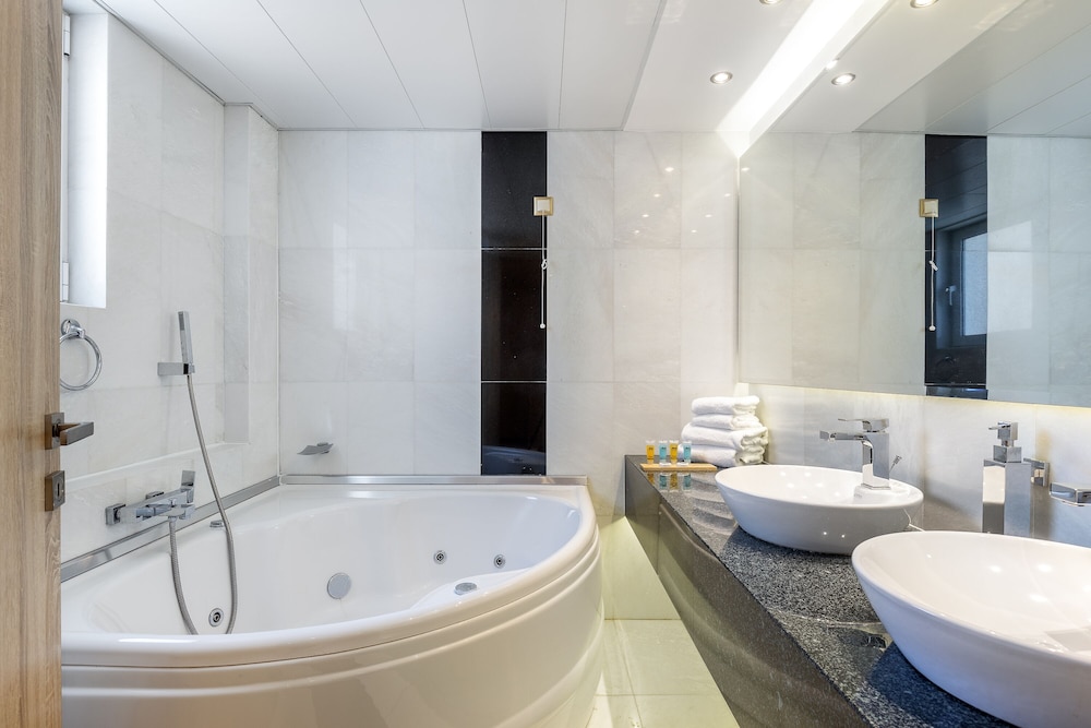 Oasis Hotel Apartments 43/43
